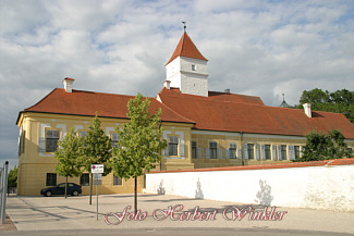 Ansicht mit Schlossmauer