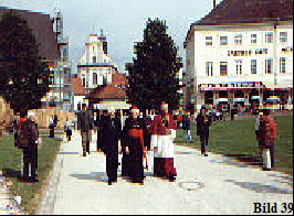 Der Kardinal in Begleitung