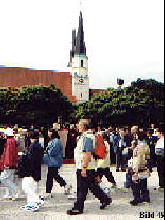 Vorbeiziehende Pilger