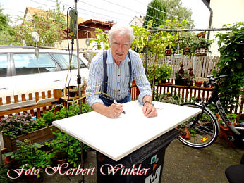 Arbeiten im Hinterhof Herbert Winkler am Werk