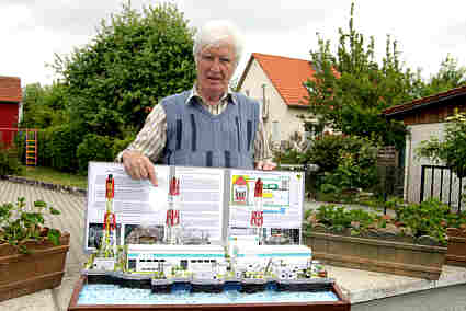 Atomkraftwerk Modell Fukushima u. Herbert Winkler