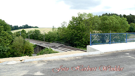 Am Brückenkopf- Blick zu den Gleisen