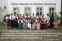 Kniginnentreffen im Schloss