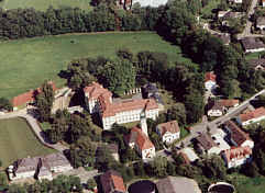 Schlo und Kirche  Kfering