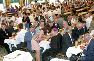 Zeltbetrieb und der Bischof 